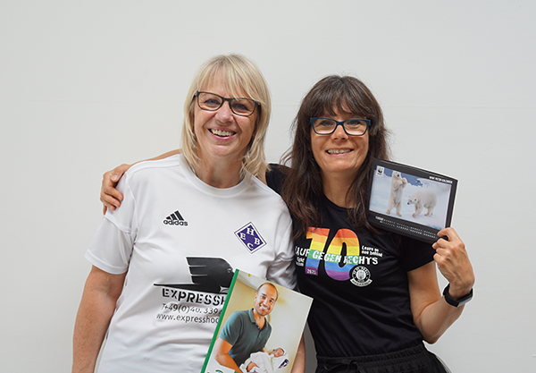 Abholungspaket in einem internationalen Frachtlager